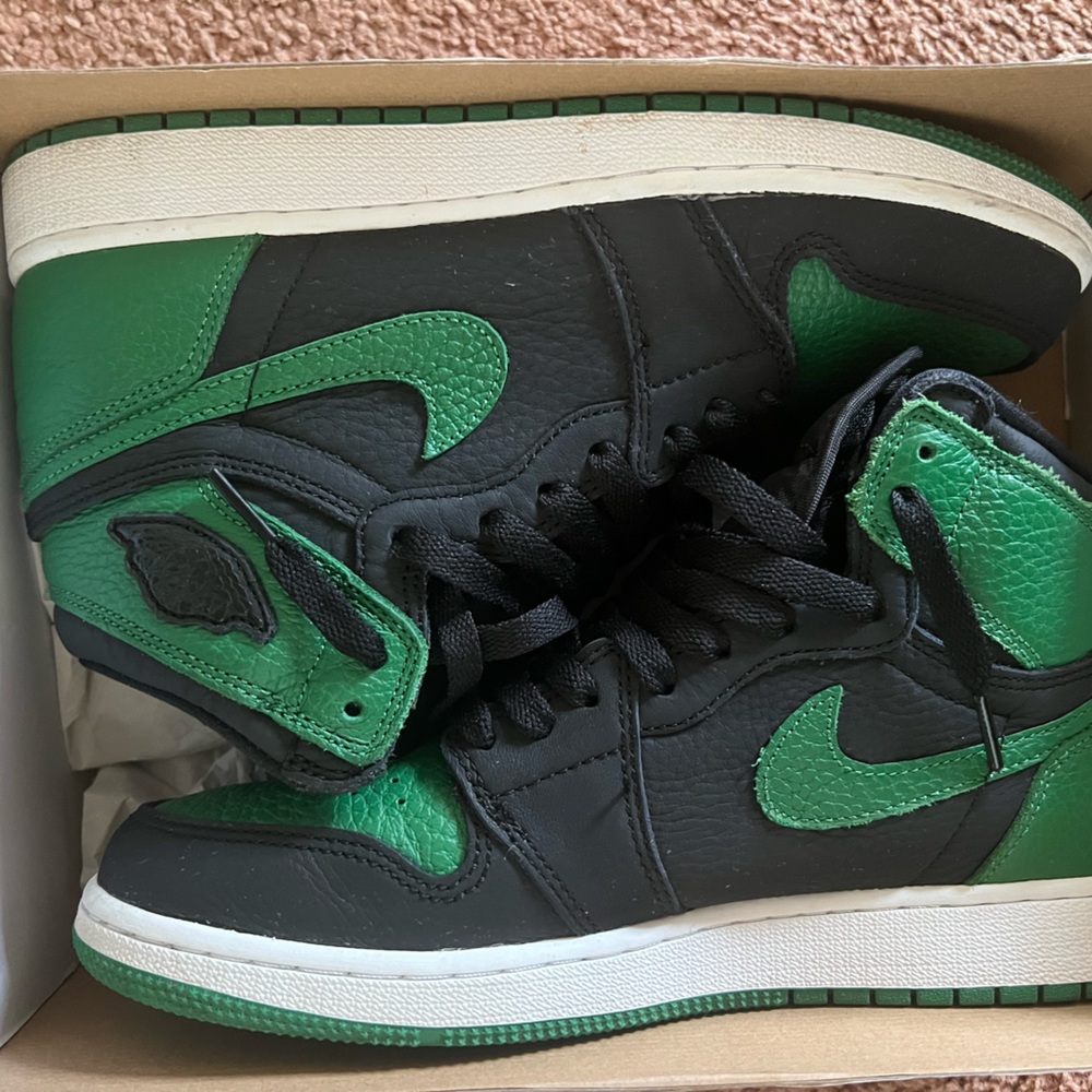 Authentic Jordan 1 retro high OG pine green (GS)